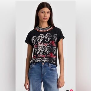 ALICE + OLIVIA Maxie Embellished Band Tee, size xs/sm